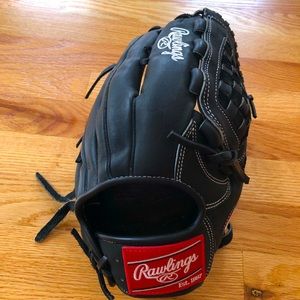 Fast pitch Rawlings Heart of the Hide Softball Glove 12.5in